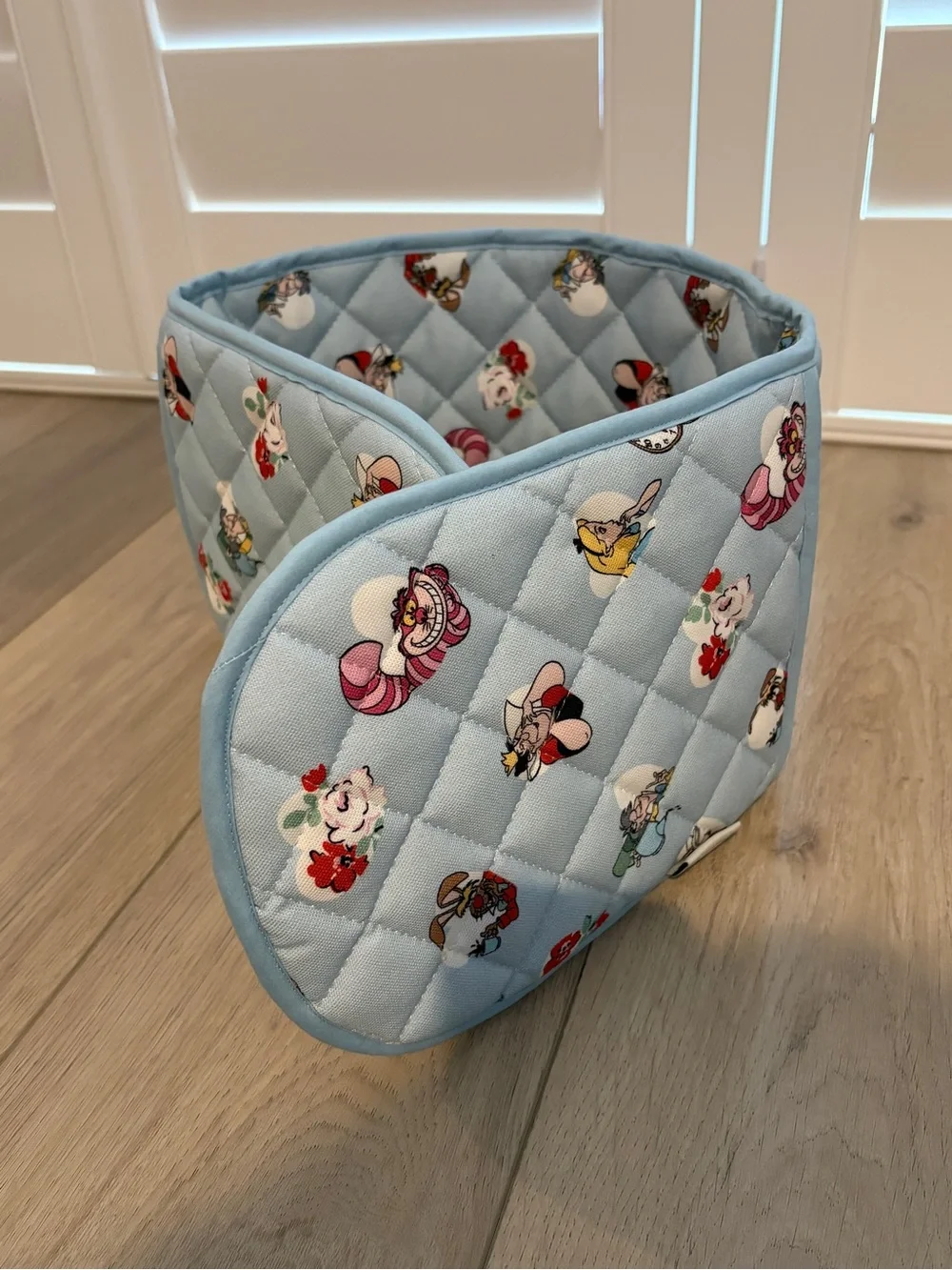 NWOT Cath Kidston X Disney Quilted Alice in Wonderland Double Oven Glove
